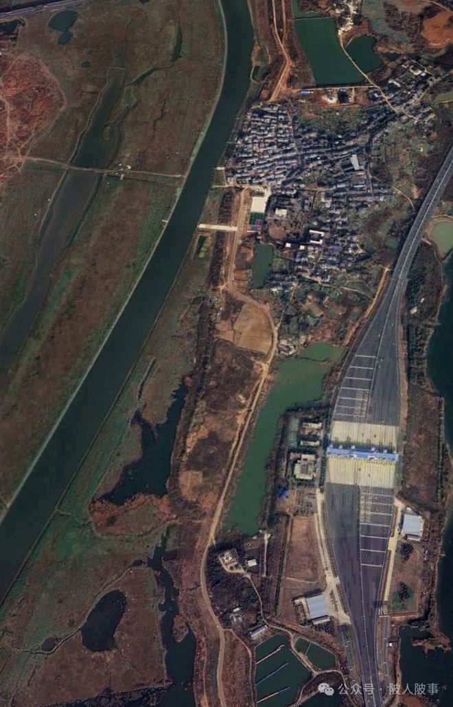 盘龙城黄花涝河道里开垦了上千亩菜地被湖北省纠正了